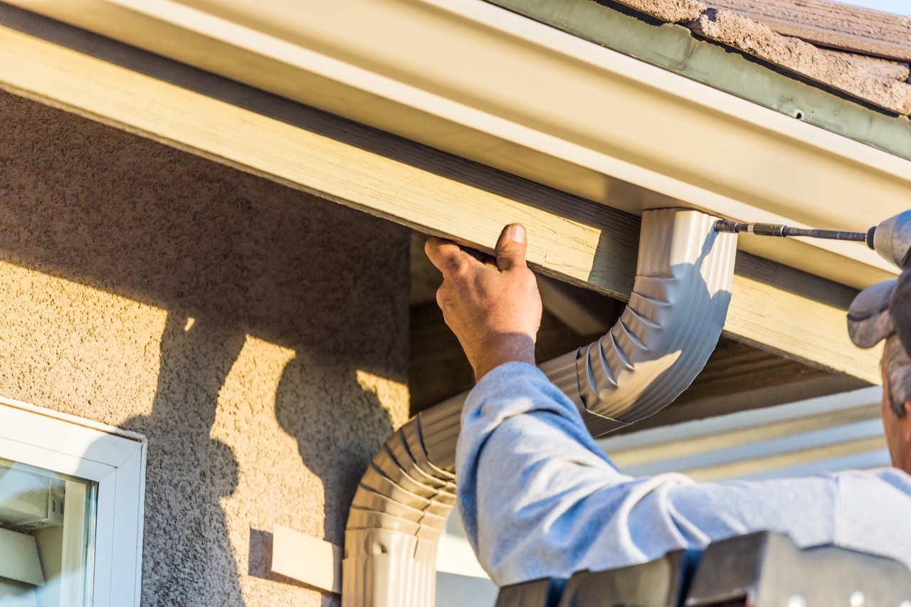 Seamless gutter installation, Atlanta